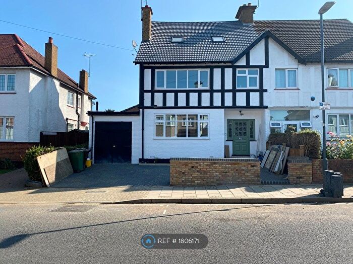 2 Bedroom Flat To Rent In Cecil Park, Pinner, HA5