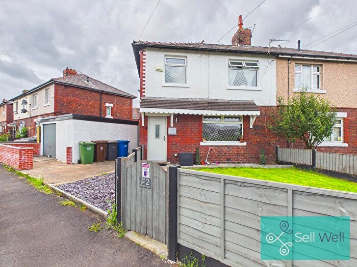 3 Bedroom Semi-Detached House For Sale In Kendal Road, Worsley, Manchester, M28