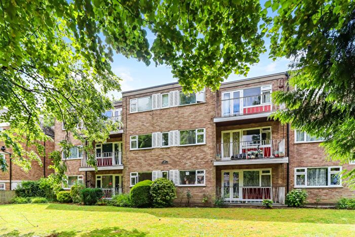 1 Bedroom Flat To Rent In Linden Lea, Pinner, HA5