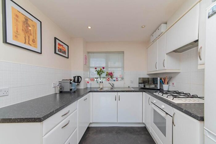 1 Bedroom Flat For Sale In Wilding Court, Whitehall Close, Borehamwood, WD6