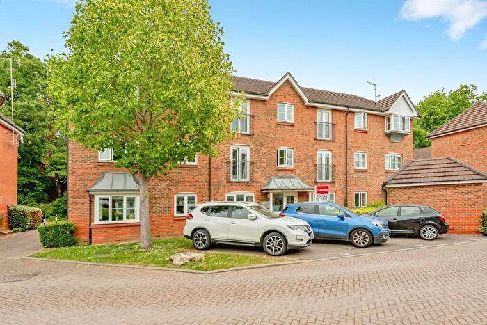 2 Bedroom Apartment For Sale In Kingsfield Way, Redhill, RH1