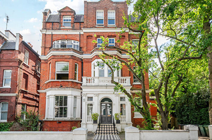 2 Bedroom Apartment To Rent In Compayne Gardens, South Hampstead, London, NW6