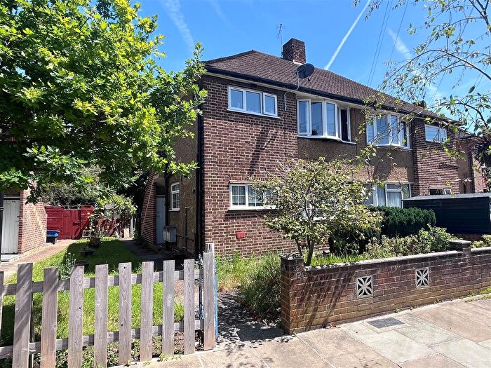 2 Bedroom Maisonette For Sale In Bramley Close, Whitton, TW2
