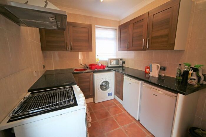 3 Bedroom Semi-Detached House To Rent In St Annes Road, Headingley, Leeds, LS6
