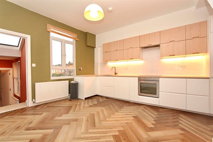 1 Bedroom Flat To Rent In Bethune Road, N16