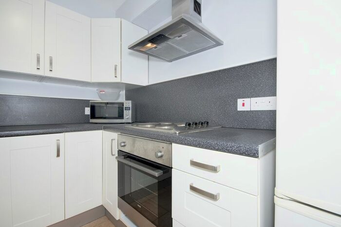 1 Bedroom Flat To Rent In Park Avenue, Kidlington, OX5