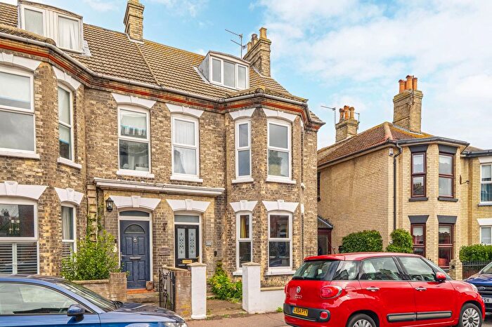 6 Bedroom Semi-Detached House For Sale In Upper Cliff Road, Gorleston, NR31