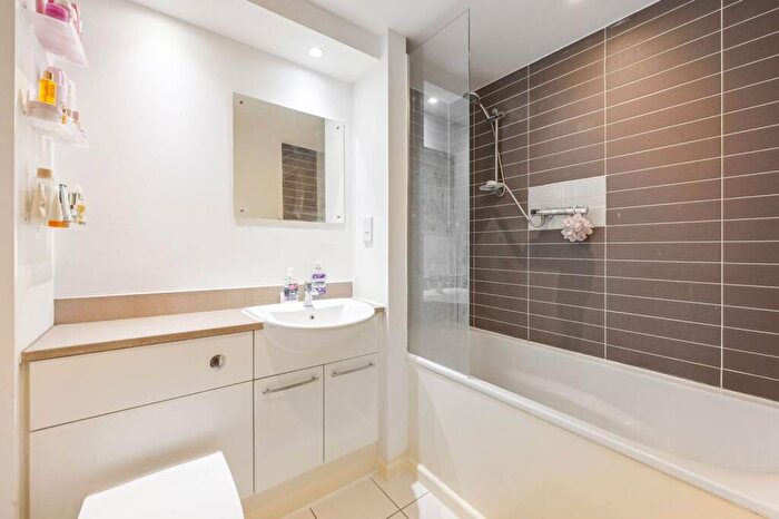 1 Bedroom Flat For Sale In Elektron Tower, Canary Wharf, London, E14