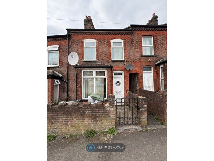 3 Bedroom Terraced House To Rent In Hitchin Road, Luton, LU2