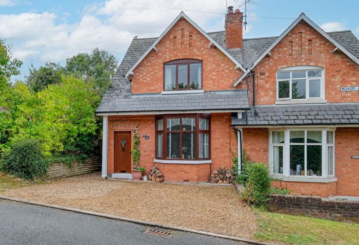 3 Bedroom Semi-detached House For Sale In Weavers Hill, Hunt End, B97