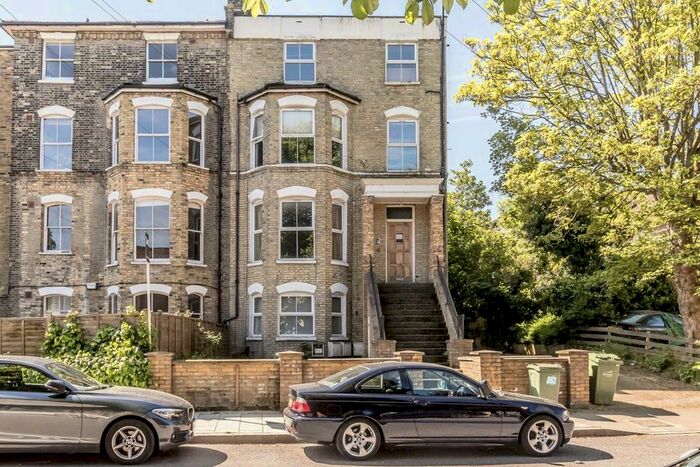 2 Bedroom Flat To Rent In Knollys Road, London, SW16