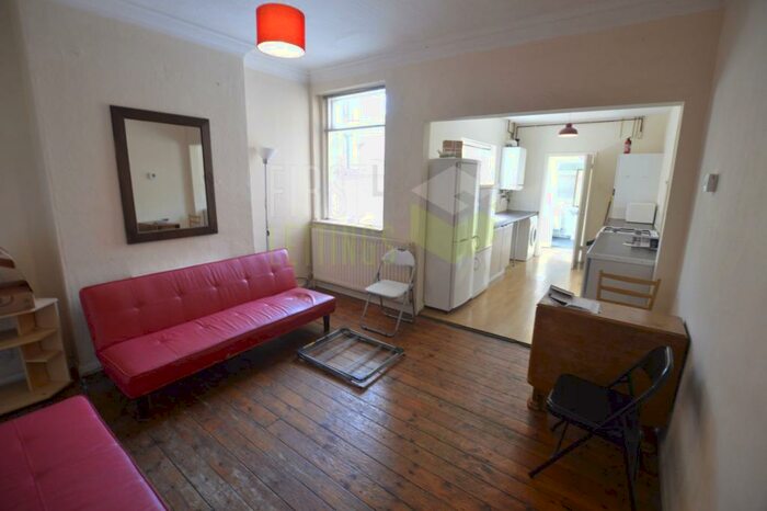 4 Bedroom Terraced House To Rent In Lorne Road, Leicester, LE2