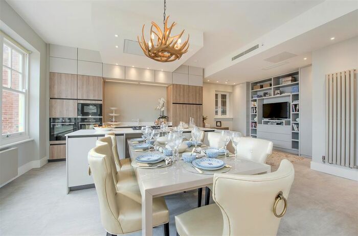 3 Bedroom Flat To Rent In Lyndhurst Road, Hampstead, NW3