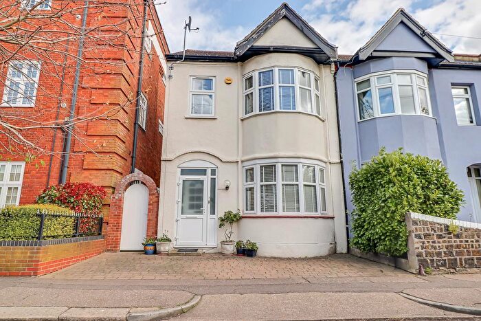 3 Bedroom End Of Terrace House For Sale In Priory Avenue, Southend-on-Sea, SS2
