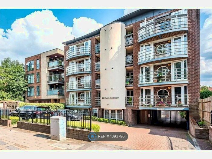 2 Bedroom Flat To Rent In Servas Court, New Barnet, Barnet, EN5
