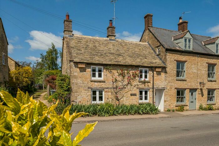 3 Bedroom Cottage For Sale In High Street, Milton-under-Wychwood, Chipping Norton, OX7