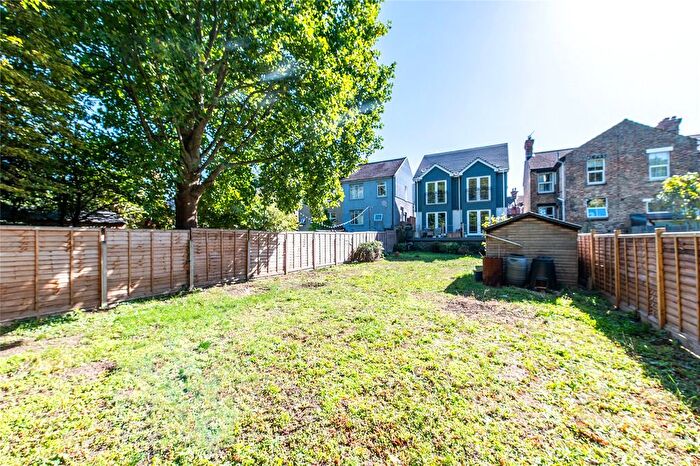 4 Bedroom Detached House For Sale In Barton Road, Maidstone, Kent, ME15