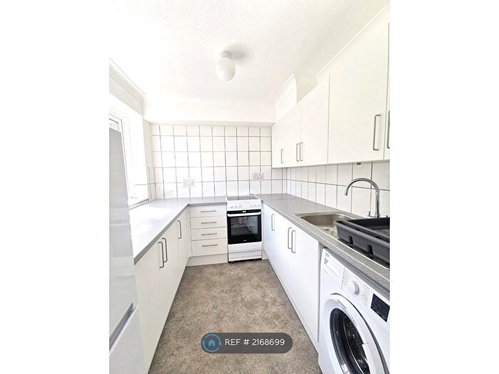 1 Bedroom Flat To Rent In Ladybank, Bracknell, RG12