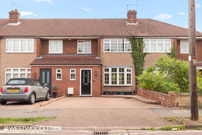 3 Bedroom Terraced House For Sale In Roundmoor Drive, Cheshunt, EN8