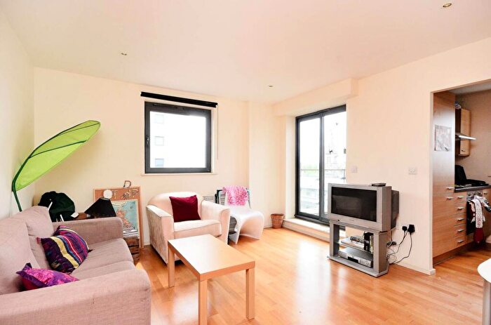 2 Bedroom Flat To Rent In Devonport Street, Whitechapel, London, E1