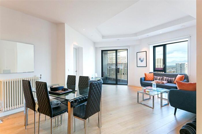 3 Bedroom Apartment For Sale In Grantham House, Botanic Square, Canning Town, E14