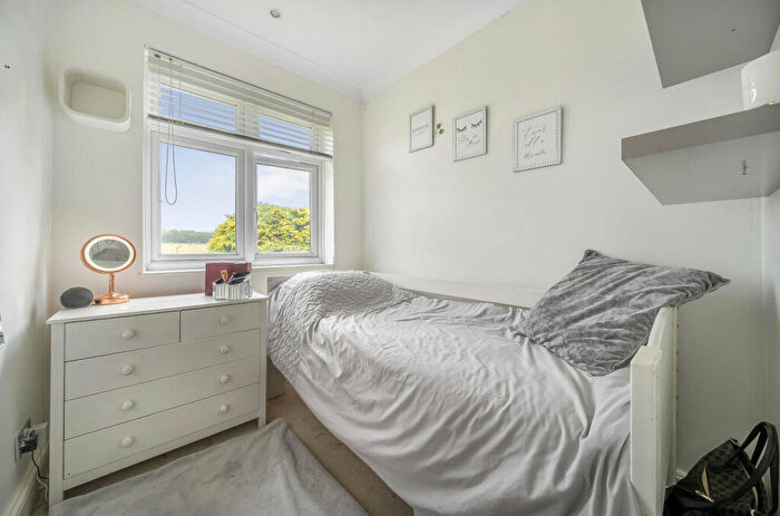 3 Bedroom End Of Terrace House For Sale In Birchwood Road, Wilmington, Dartford, Kent, DA2