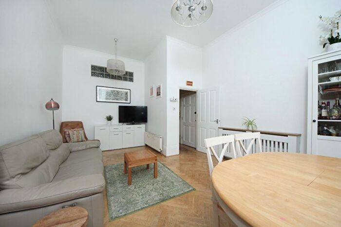 2 Bedroom Flat To Rent In Eaton Rise, London, W5