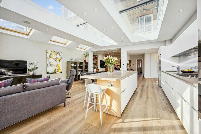 6 Bedroom Terraced House To Rent In Westover Road, London, SW18