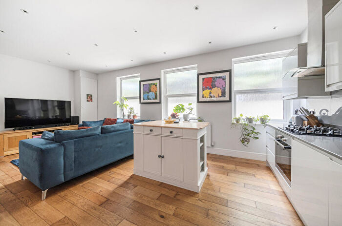 2 Bedroom Apartment For Sale In Clewer Hill Road, Windsor, Berkshire, SL4