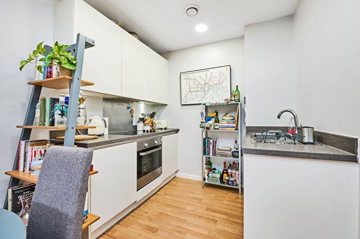 1 Bedroom Flat For Sale In Mountearl Gardens, London, SW16