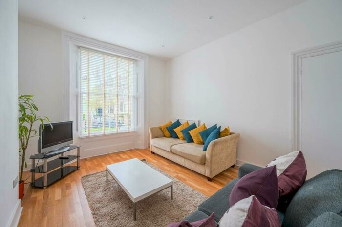 3 Bedroom Flat To Rent In Penn Road, Islington, London, N7