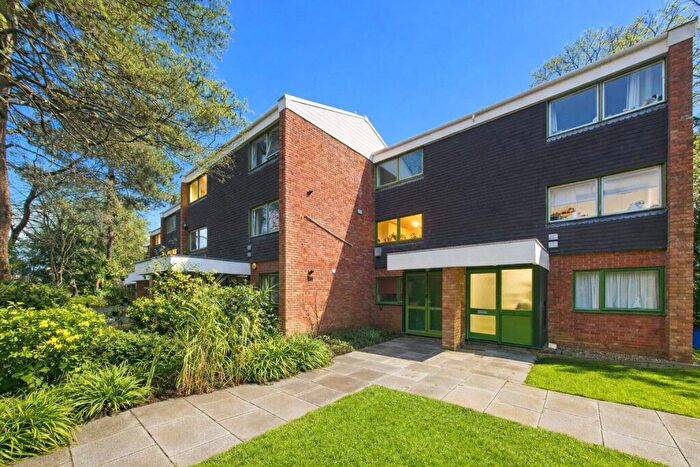 2 Bedroom Maisonette For Sale In Parkside Road, Reading, Berkshire, RG30