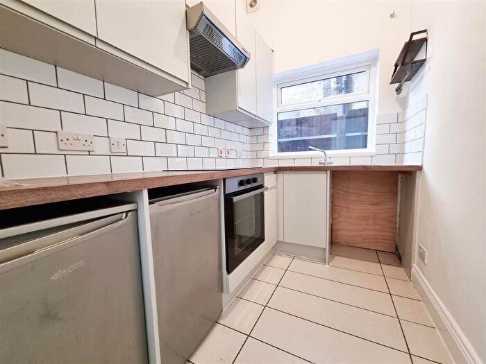 2 Bedroom Flat To Rent In Oakfield Road, Croydon, CR0