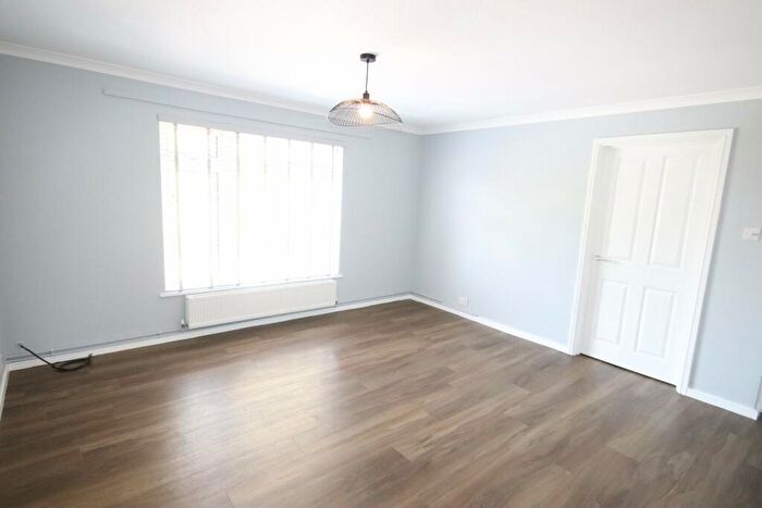 3 Bedroom Maisonette To Rent In Westoning Road, Harlington, LU5