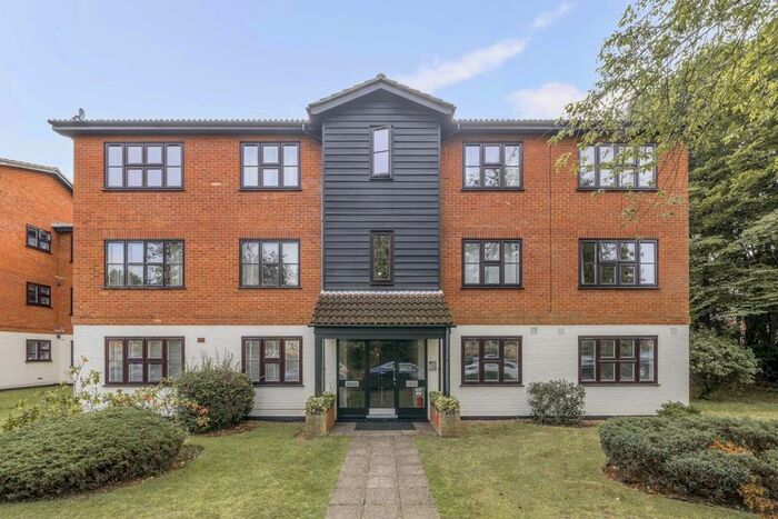 1 Bedroom Flat To Rent In Queens Road, Weybridge, KT13