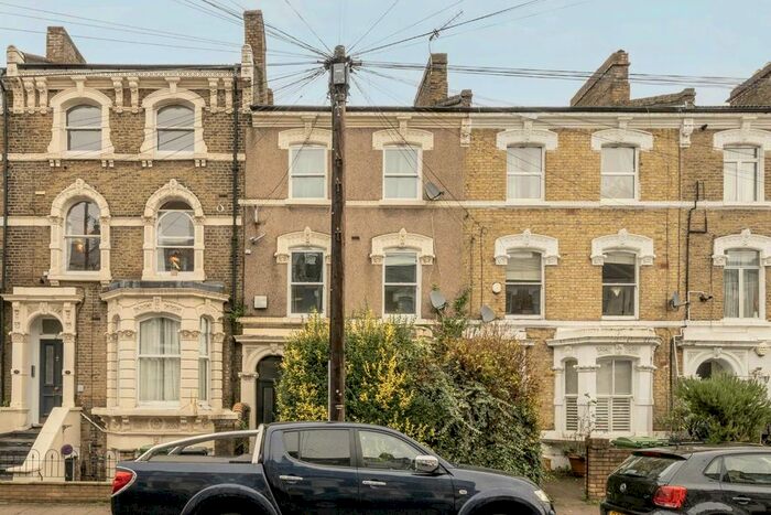 2 Bedroom Flat To Rent In Ferndale Road, London, SW4