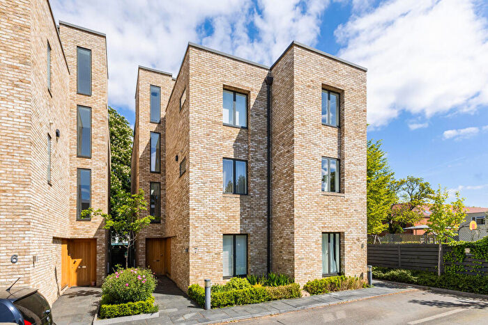 4 Bedroom Semi-Detached House For Sale In Woodstock Road, Oxford, OX2