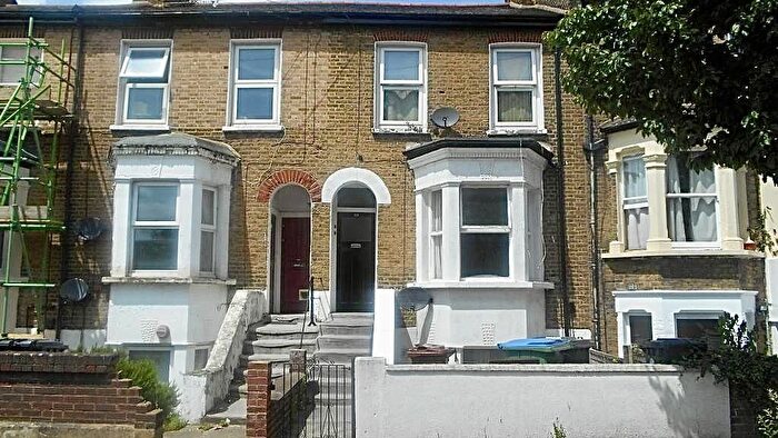 4 Bedroom Flat To Rent In North Birkbeck Road, Leytonstone, E11