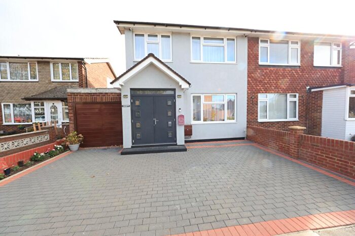 3 Bedroom Semi-Detached House For Sale In Alexandra Close, Chadwell St Mary, RM16