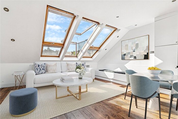 2 Bedroom Flat For Sale In Westbourne Grove Mews, London, W11