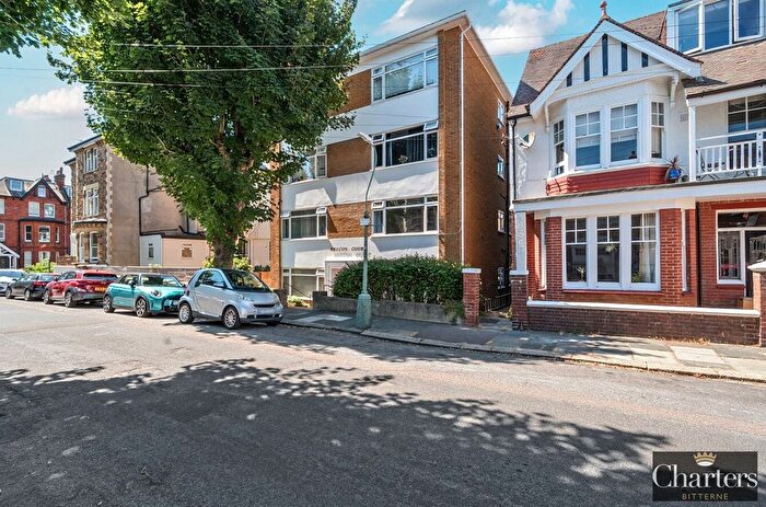 Studio To Rent In Selborne Place, Hove, East Sussex, BN3