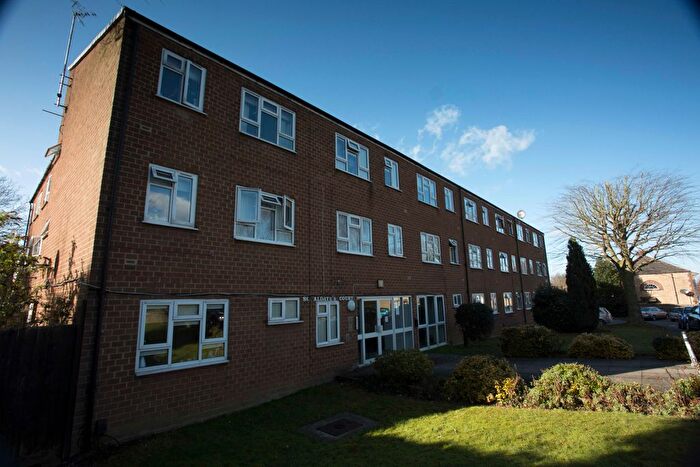 Studio To Rent In St. Ives Close, Luton, LU3