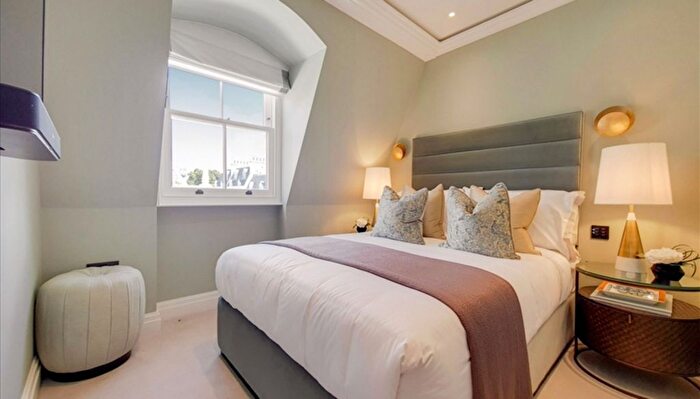 3 Bedroom Flat To Rent In Prince Of Wales Terrace, London, W8