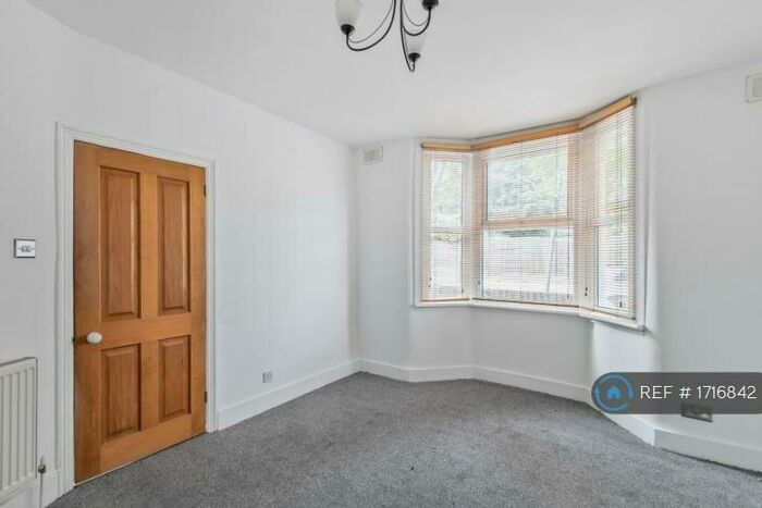 4 Bedroom End Of Terrace House To Rent In Tivoli Road, London, SE27