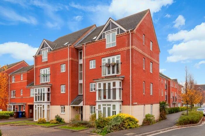 2 Bedroom Apartment To Rent In Alma Road, Banbury, OX16