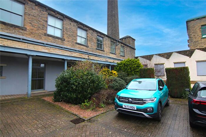 2 Bedroom Flat For Sale In Waterloo Mills, Silsden, BD20