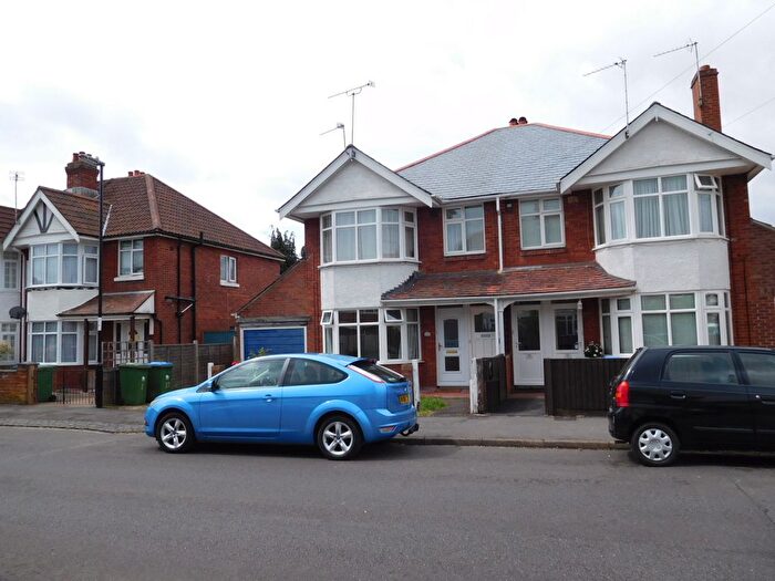 1 Bedroom Flat To Rent In Southampton, Hampshire, SO15