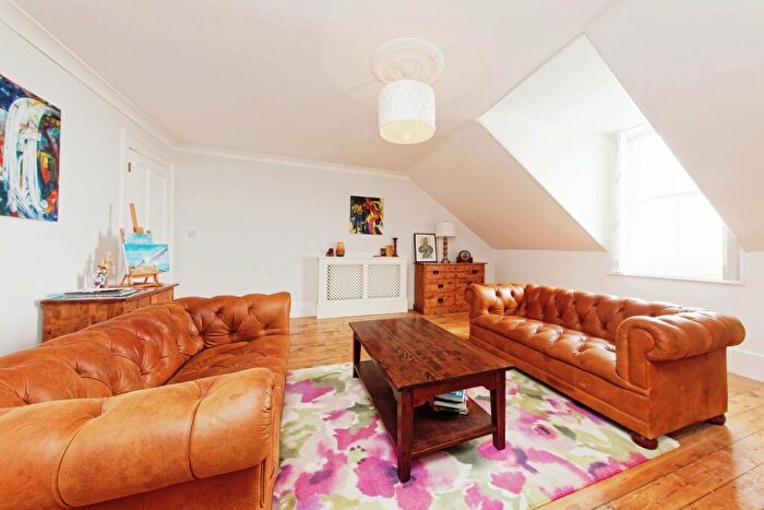 3 Bedroom Flat For Sale In East Cliff, Dover, CT16