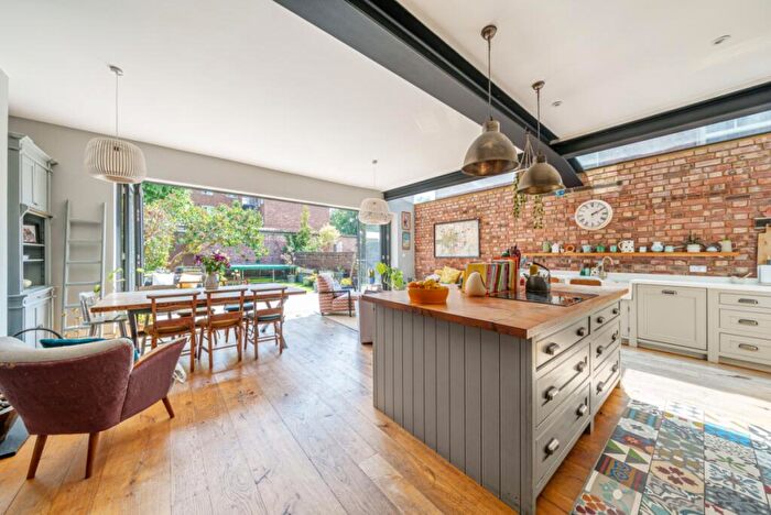 4 Bedroom House To Rent In Greenham Road, London, N10