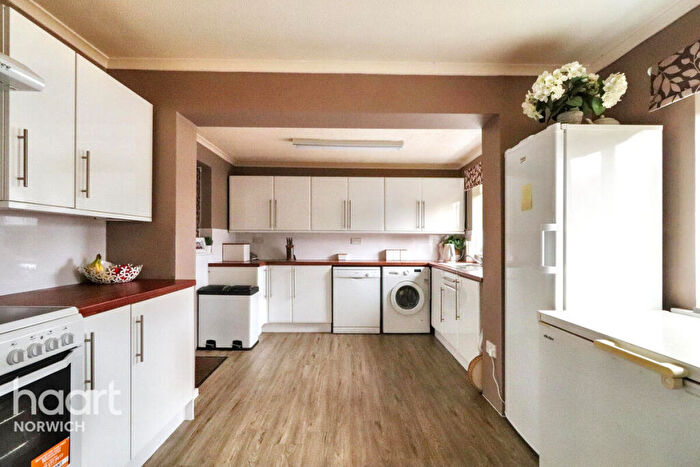 3 Bedroom Chalet For Sale In Holt Road, Norwich, NR10